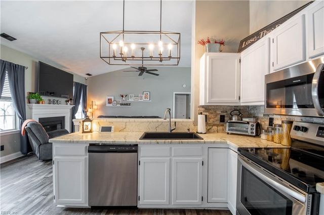 6201 Pelican View CT, Suffolk, VA 23435