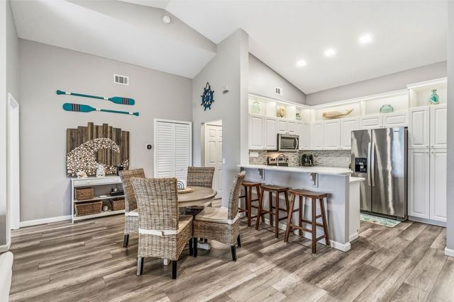 255 Grand Royale Circle 206, Vero Beach, FL 32962