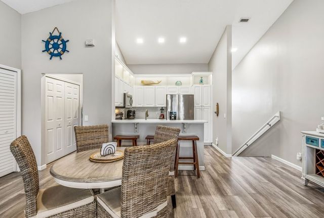 255 Grand Royale Circle 206, Vero Beach, FL 32962