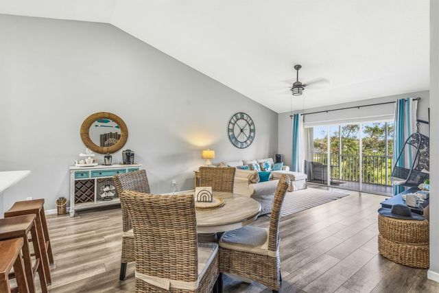 255 Grand Royale Circle 206, Vero Beach, FL 32962