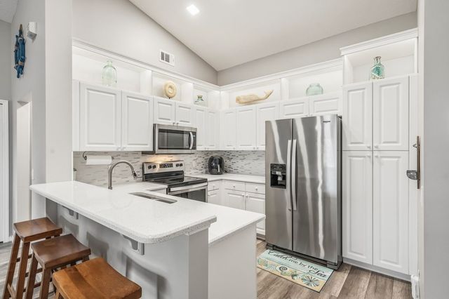 255 Grand Royale Circle 206, Vero Beach, FL 32962