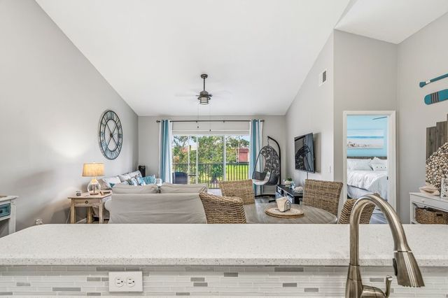 255 Grand Royale Circle 206, Vero Beach, FL 32962