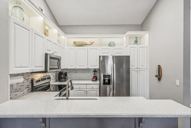 255 Grand Royale Circle 206, Vero Beach, FL 32962