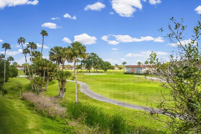 255 Grand Royale Circle 206, Vero Beach, FL 32962