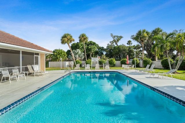 255 Grand Royale Circle 206, Vero Beach, FL 32962