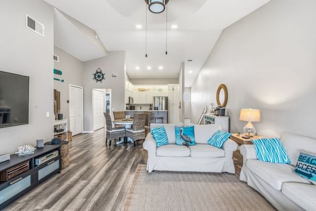 255 Grand Royale Circle 206, Vero Beach, FL 32962