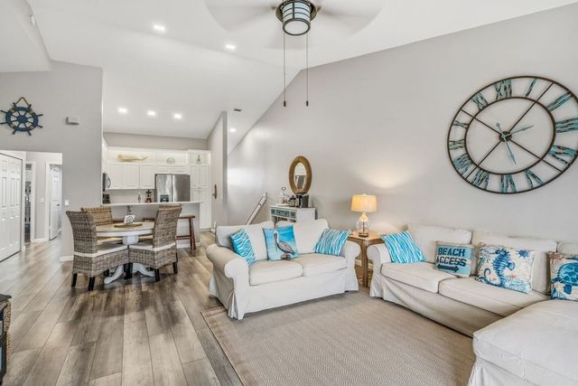 255 Grand Royale Circle 206, Vero Beach, FL 32962