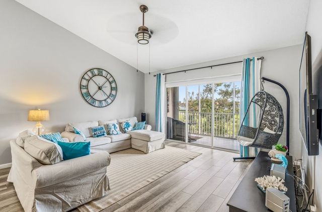 255 Grand Royale Circle 206, Vero Beach, FL 32962