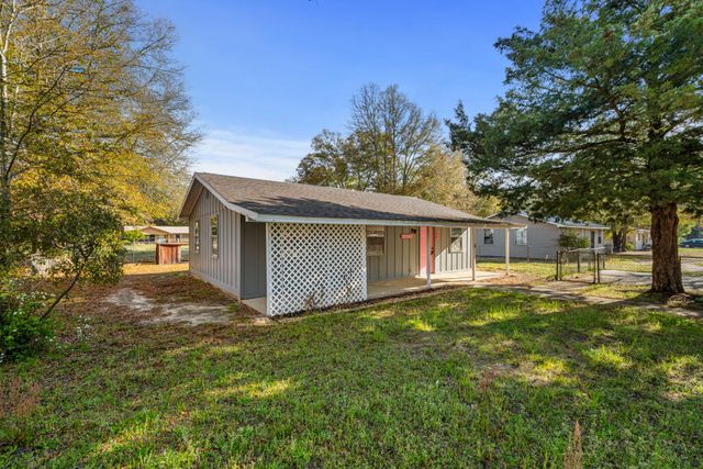 39 Will Kelly Avenue, Defuniak Springs, FL 32433