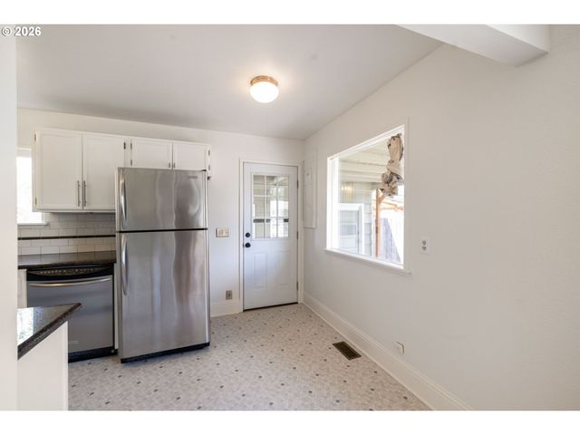 1572 MCKINLEY Ct, Eugene, OR 97402