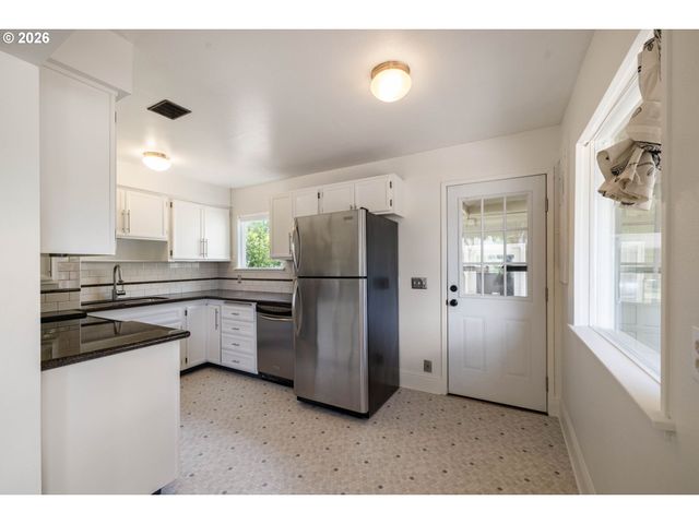 1572 MCKINLEY Ct, Eugene, OR 97402