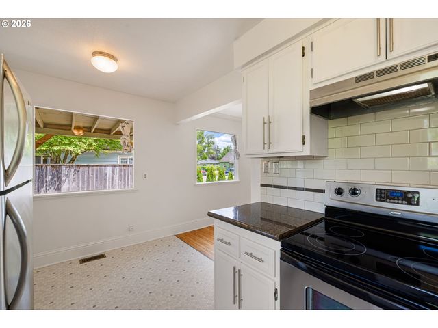 1572 MCKINLEY Ct, Eugene, OR 97402