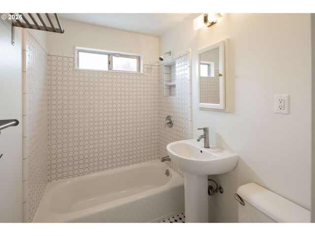 1572 MCKINLEY Ct, Eugene, OR 97402