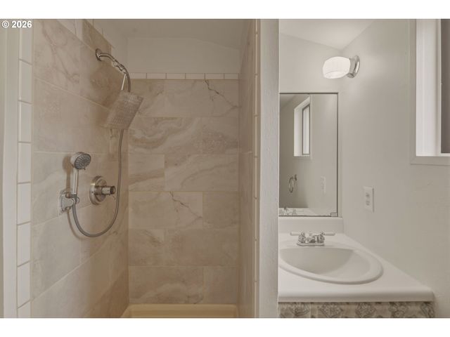 1572 MCKINLEY Ct, Eugene, OR 97402