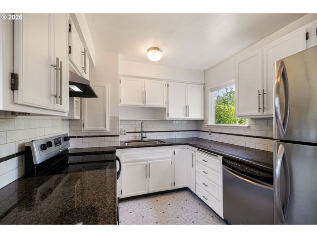 1572 MCKINLEY Ct, Eugene, OR 97402