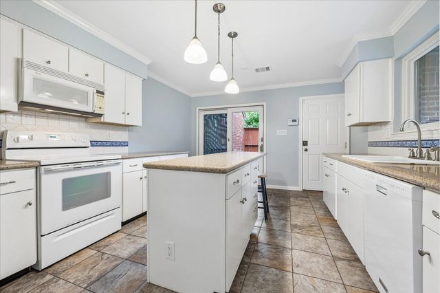 7447 Cambridge Street 32, Houston, TX 77054