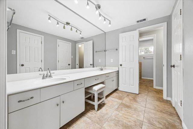 7447 Cambridge Street 32, Houston, TX 77054