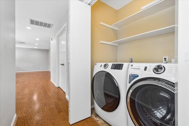 7447 Cambridge Street 32, Houston, TX 77054
