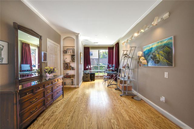 5001 Beech Street, Bellaire, TX 77401