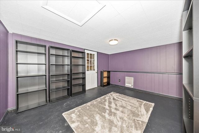 1230 CRESCENT RD, Hagerstown, MD 21742