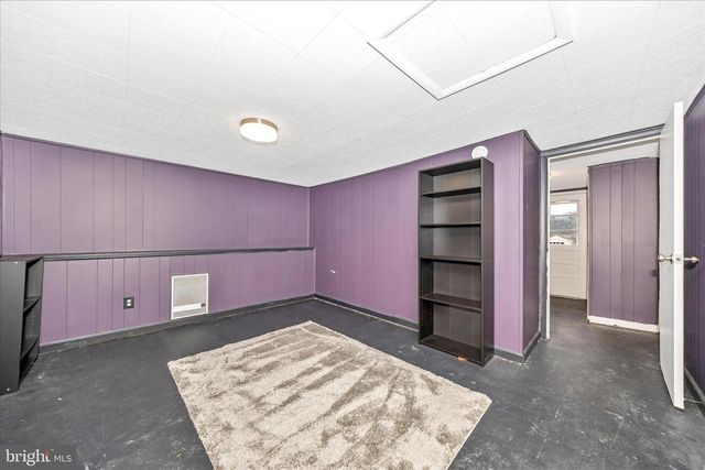 1230 CRESCENT RD, Hagerstown, MD 21742