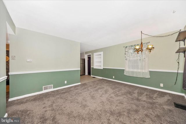 1230 CRESCENT RD, Hagerstown, MD 21742