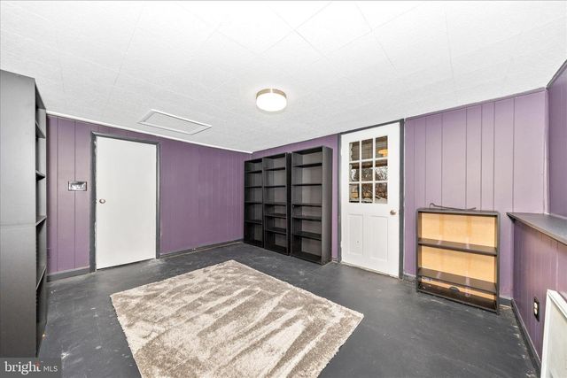 1230 CRESCENT RD, Hagerstown, MD 21742