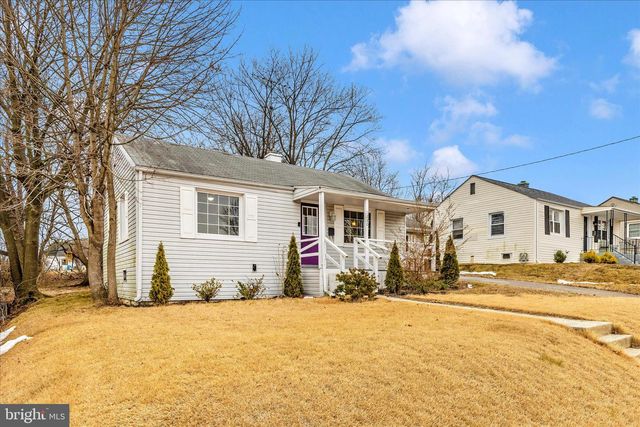 1230 CRESCENT RD, Hagerstown, MD 21742