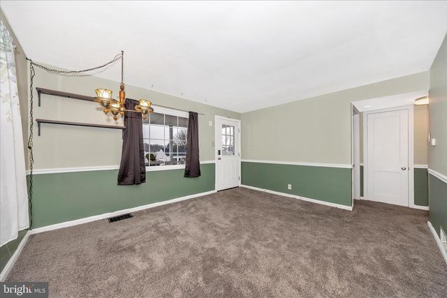 1230 CRESCENT RD, Hagerstown, MD 21742