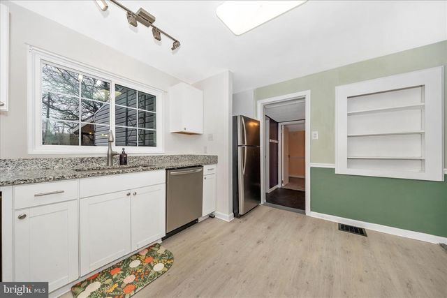 1230 CRESCENT RD, Hagerstown, MD 21742