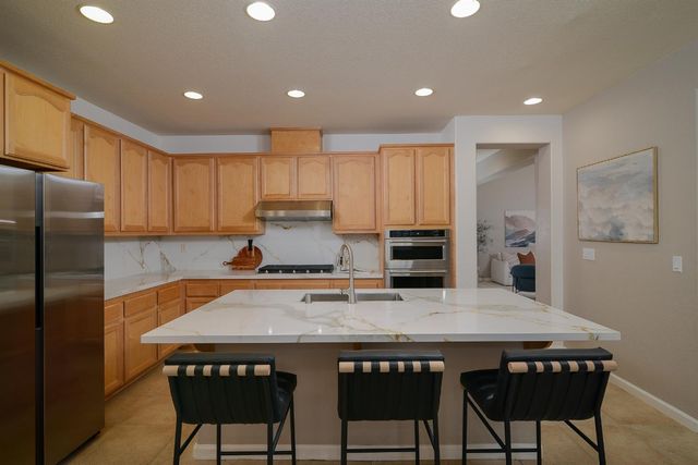 9465 Triathlon Ln, Elk Grove, CA 95758