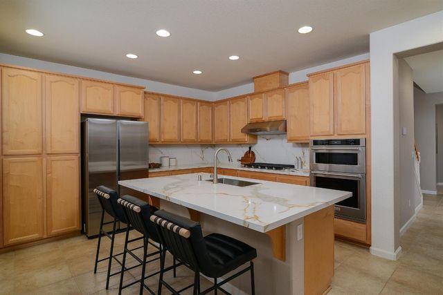 9465 Triathlon Ln, Elk Grove, CA 95758