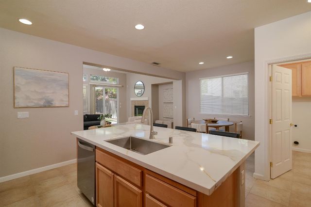 9465 Triathlon Ln, Elk Grove, CA 95758