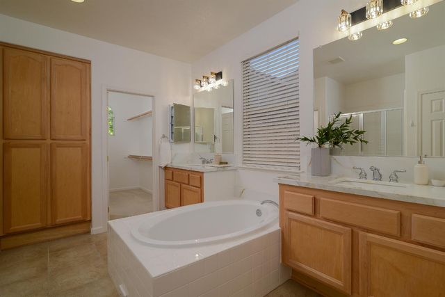 9465 Triathlon Ln, Elk Grove, CA 95758