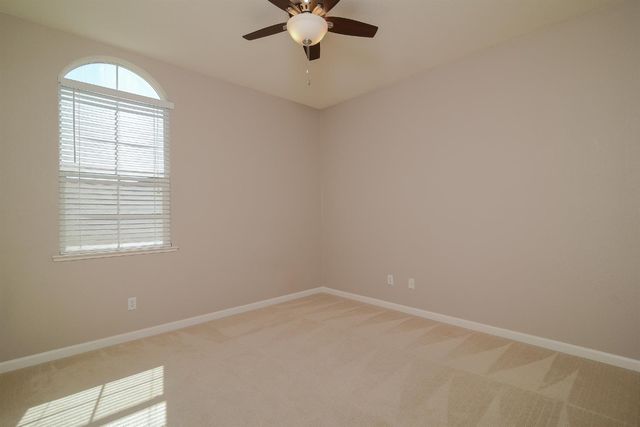 9465 Triathlon Ln, Elk Grove, CA 95758