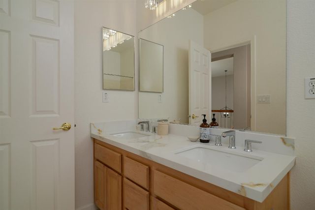 9465 Triathlon Ln, Elk Grove, CA 95758