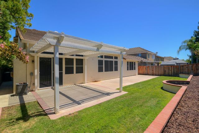 9465 Triathlon Ln, Elk Grove, CA 95758