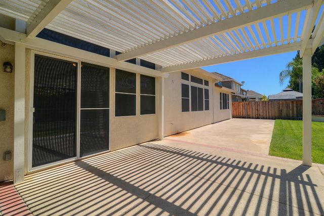 9465 Triathlon Ln, Elk Grove, CA 95758