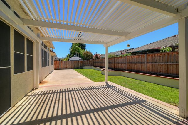 9465 Triathlon Ln, Elk Grove, CA 95758