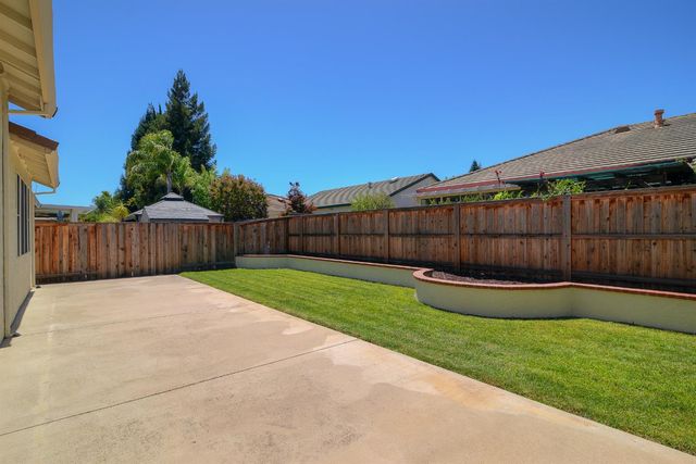 9465 Triathlon Ln, Elk Grove, CA 95758