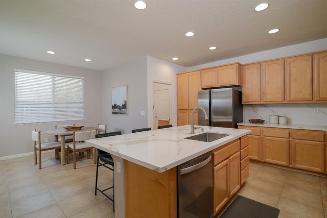 9465 Triathlon Ln, Elk Grove, CA 95758