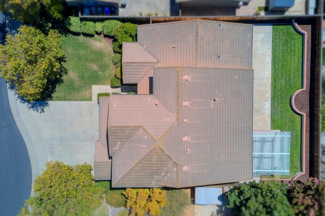 9465 Triathlon Ln, Elk Grove, CA 95758