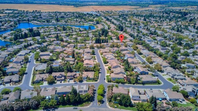 9465 Triathlon Ln, Elk Grove, CA 95758