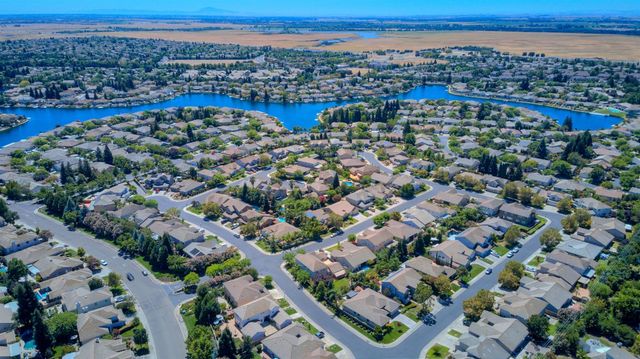 9465 Triathlon Ln, Elk Grove, CA 95758