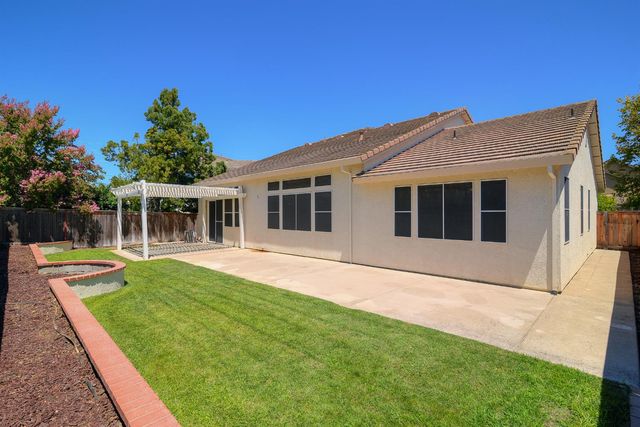 9465 Triathlon Ln, Elk Grove, CA 95758