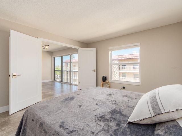 105 ISLAND WAY 143, Clearwater, FL 33767