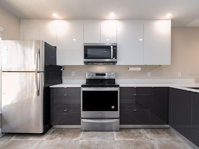 105 ISLAND WAY 143, Clearwater, FL 33767