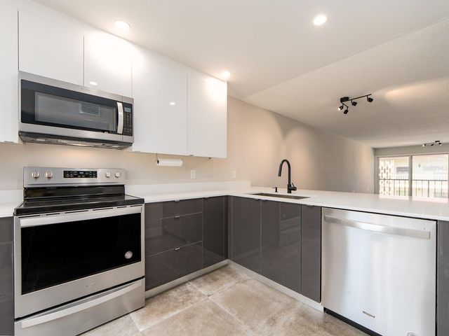 105 ISLAND WAY 143, Clearwater, FL 33767