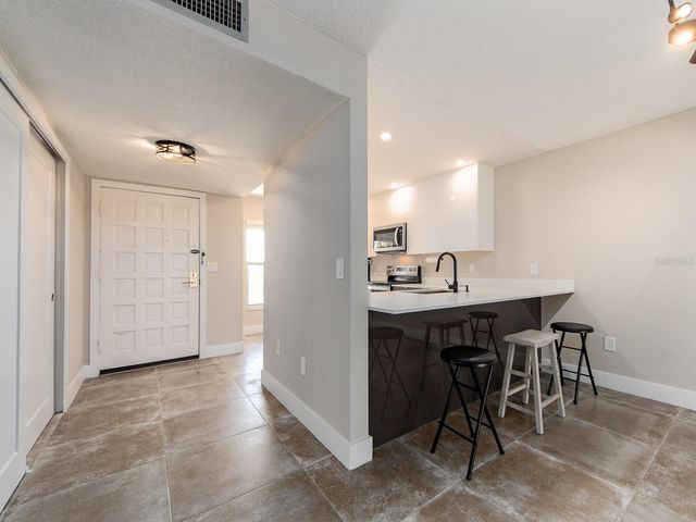 105 ISLAND WAY 143, Clearwater, FL 33767