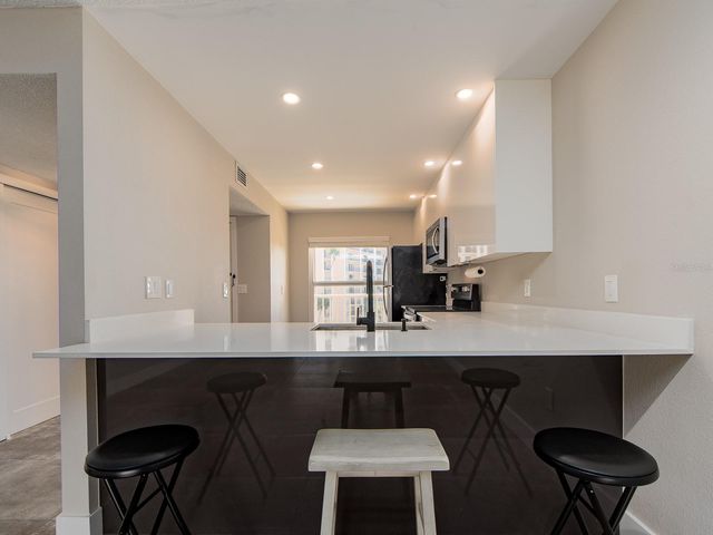 105 ISLAND WAY 143, Clearwater, FL 33767